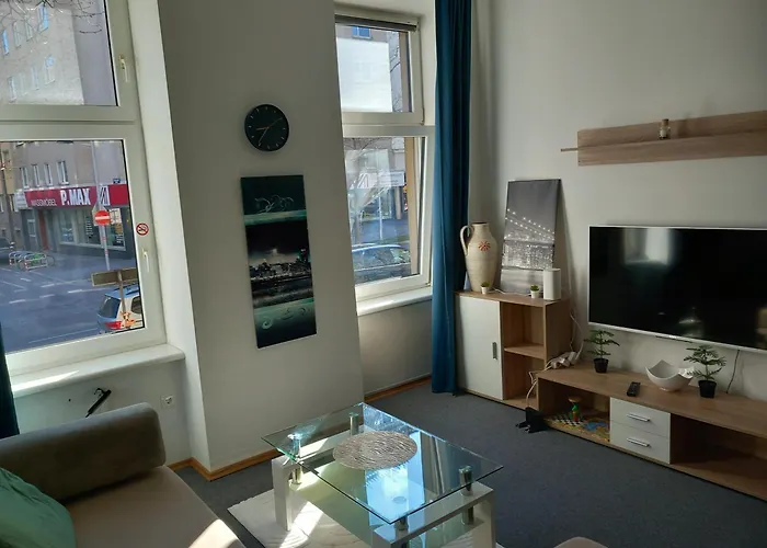 Gutbau Com, Whole 4u, Self-check-in, Top-location, Underground & Shops Under Window, 3-5min Walking To Swimming & Footbal Stadion, Wake-up In Sunshine Apartment Vienna