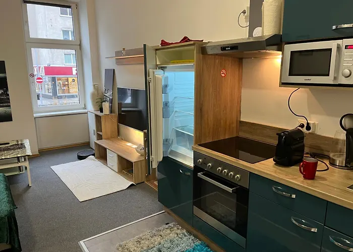 Gutbau Com, Whole 4u, Self-check-in, Top-location, Underground & Shops Under Window, 3-5min Walking To Swimming & Footbal Stadion, Wake-up In Sunshine Apartment *