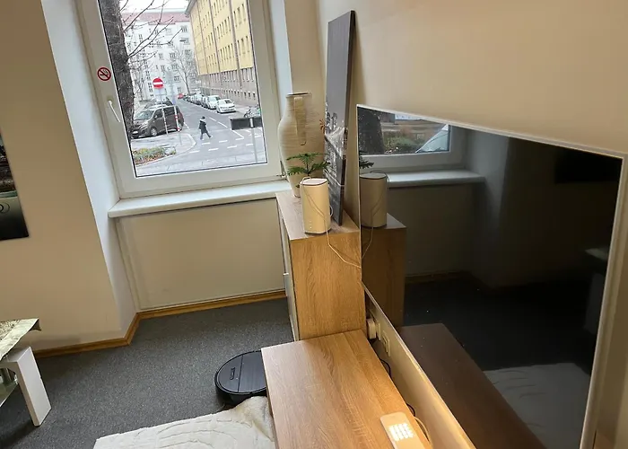 Gutbau Com, Whole 4u, Self-check-in, Top-location, Underground & Shops Under Window, 3-5min Walking To Swimming & Footbal Stadion, Wake-up In Sunshine