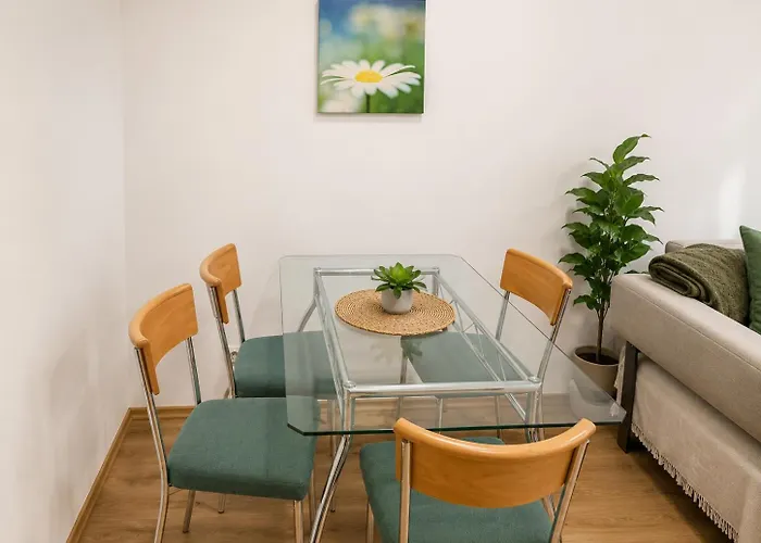 Gutbau Com, Whole 4u, Self-check-in, Top-location, Underground & Shops Under Window, 3-5min Walking To Swimming & Footbal Stadion, Wake-up In Sunshine アパート ウィーン