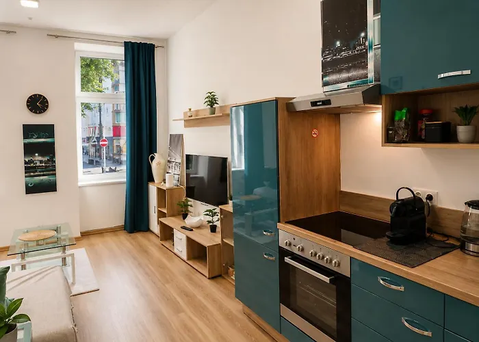 アパート Gutbau Com, Whole 4u, Self-check-in, Top-location, Underground & Shops Under Window, 3-5min Walking To Swimming & Footbal Stadion, Wake-up In Sunshine ウィーン